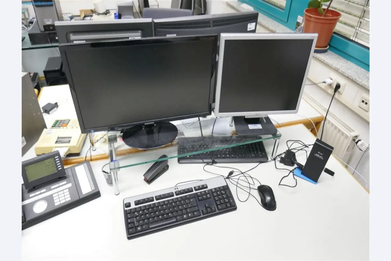 Machines, inventarissen, opbergtechniek en designmeubels van een meubelfabrikant-2