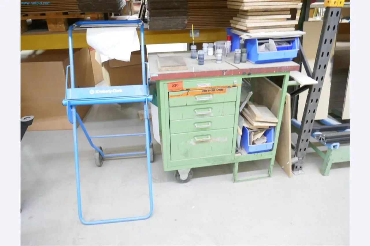 Machines, inventarissen, opbergtechniek en designmeubels van een meubelfabrikant-1