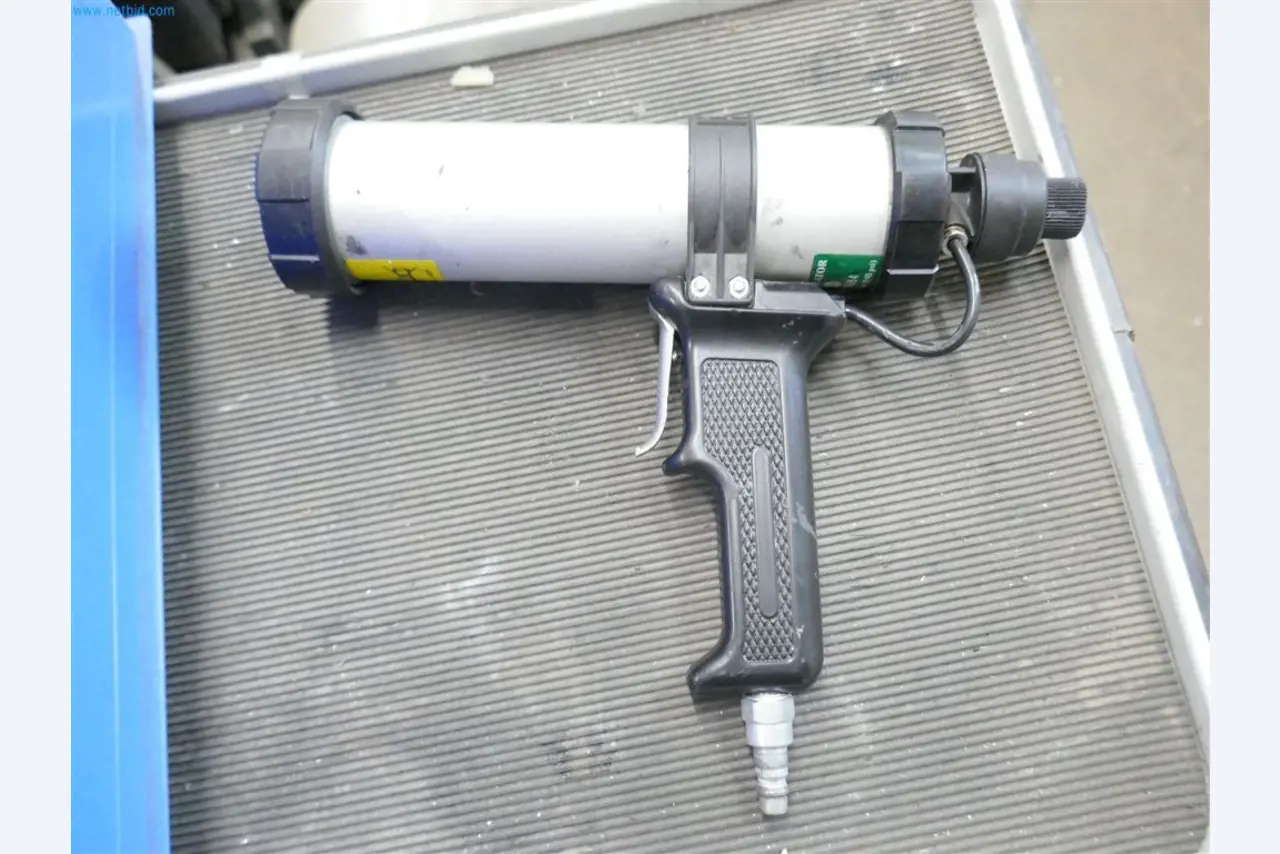 Maszyny, zapasy, technologia przechowywania i designerskie meble od producenta mebli-3