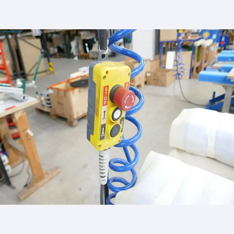 Maschinen, Warenvorräte, Lagertechnik u. Designmöbel eines Möbelherstellers-3