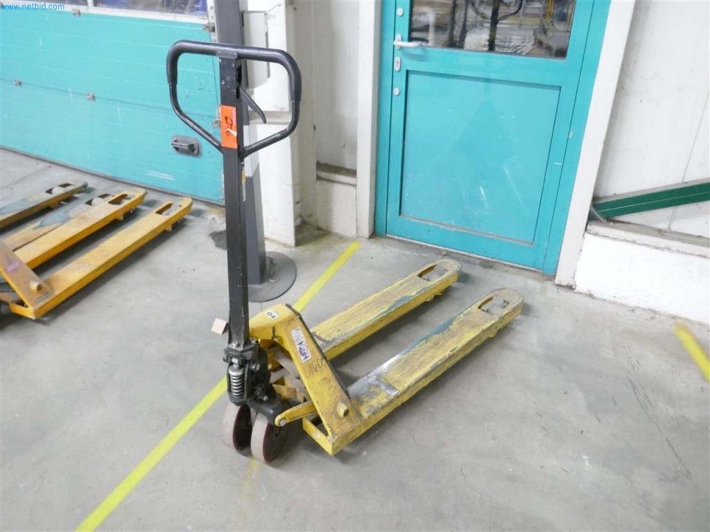 Maschinen, Warenvorräte, Lagertechnik u. Designmöbel eines Möbelherstellers-1