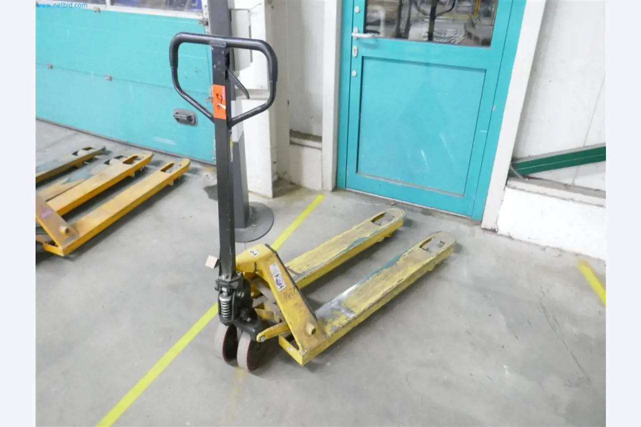 Maschinen, Warenvorräte, Lagertechnik u. Designmöbel eines Möbelherstellers-1