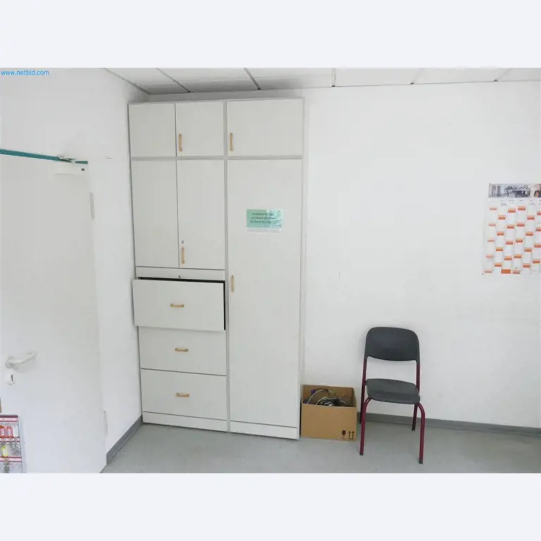 Maschinen, Warenvorräte, Lagertechnik u. Designmöbel eines Möbelherstellers-3