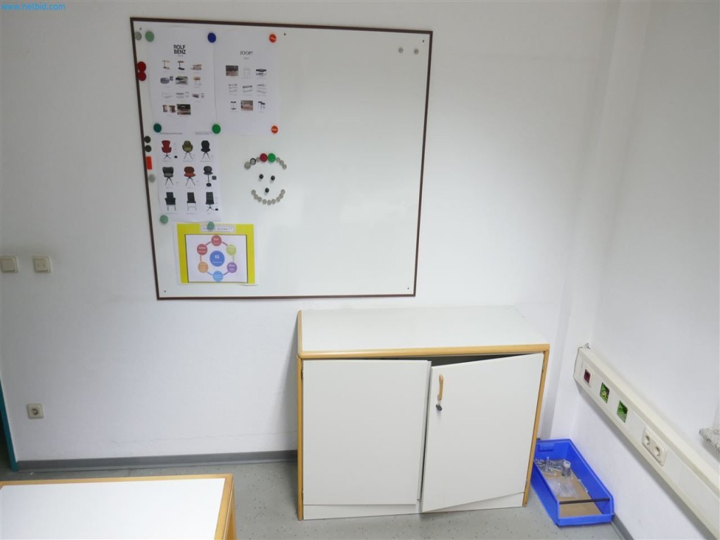 Maschinen, Warenvorräte, Lagertechnik u. Designmöbel eines Möbelherstellers-4