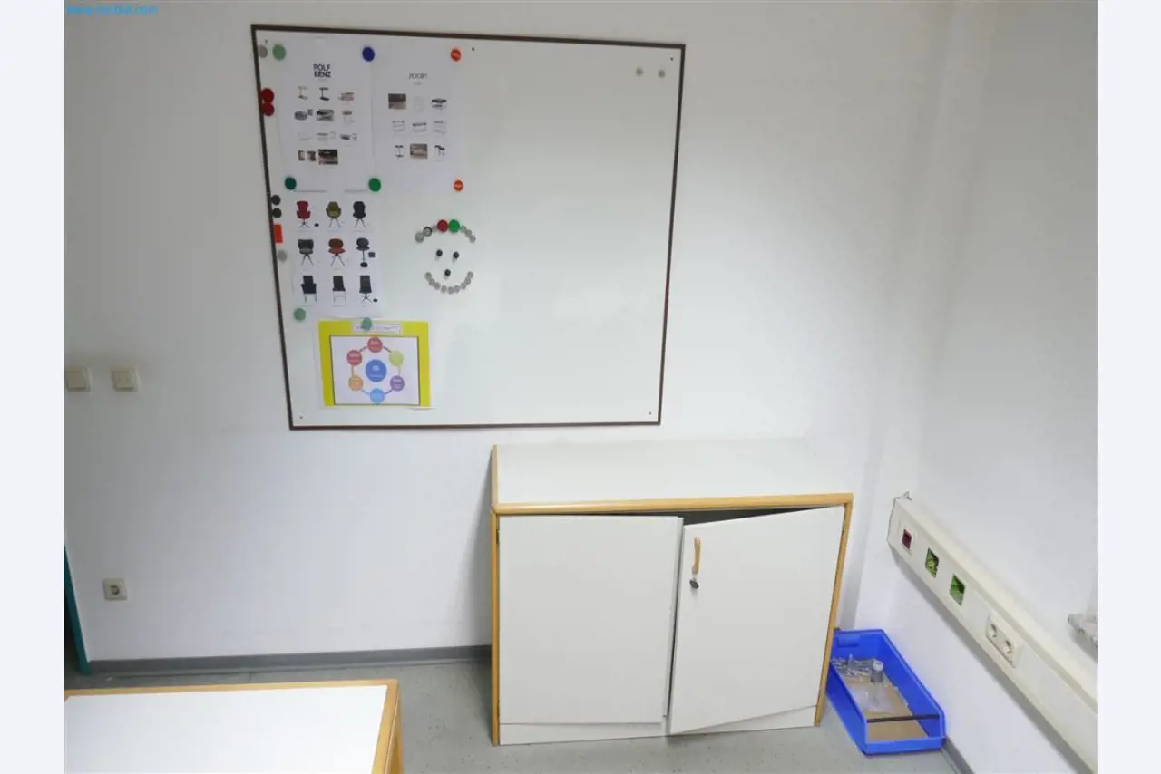 Maschinen, Warenvorräte, Lagertechnik u. Designmöbel eines Möbelherstellers-4