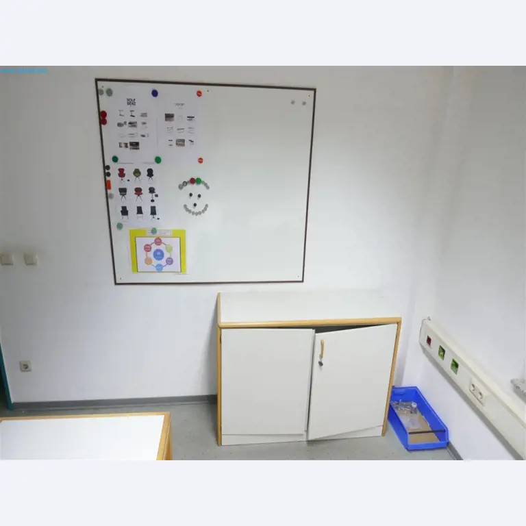 Maschinen, Warenvorräte, Lagertechnik u. Designmöbel eines Möbelherstellers-4