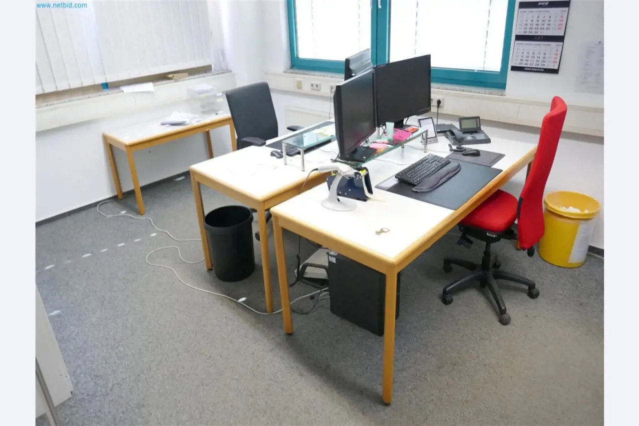 Machines, inventarissen, opbergtechniek en designmeubels van een meubelfabrikant-2