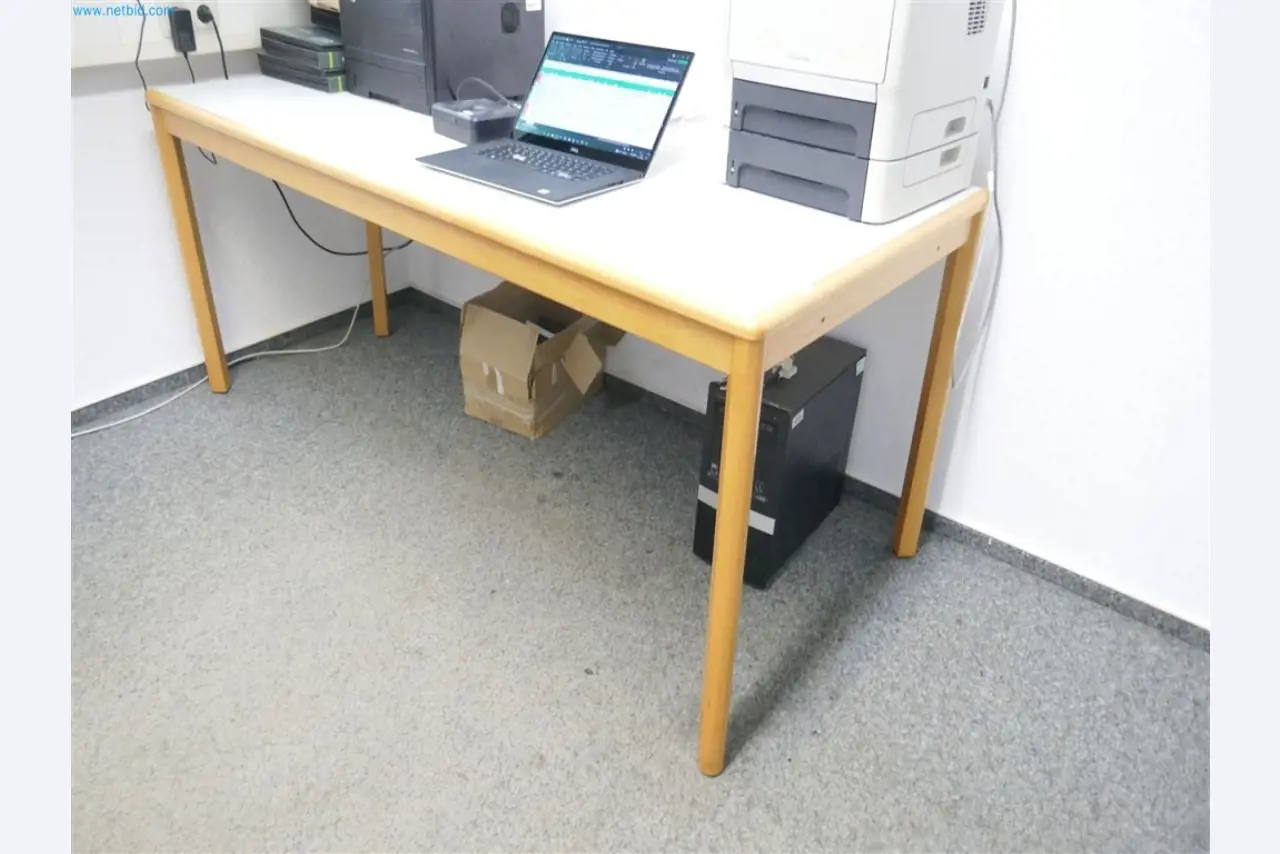 Machines, inventarissen, opbergtechniek en designmeubels van een meubelfabrikant-3