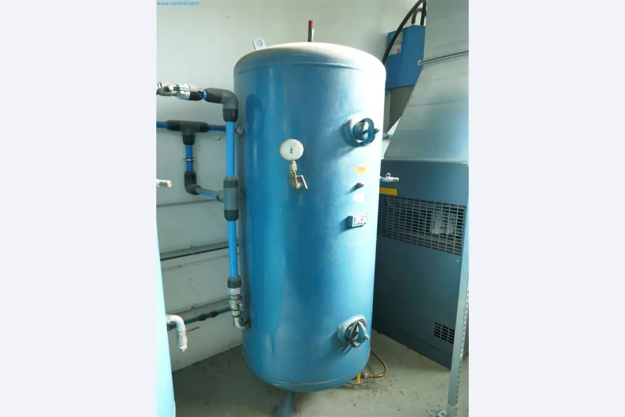 Maschinen, Warenvorräte, Lagertechnik u. Designmöbel eines Möbelherstellers-3