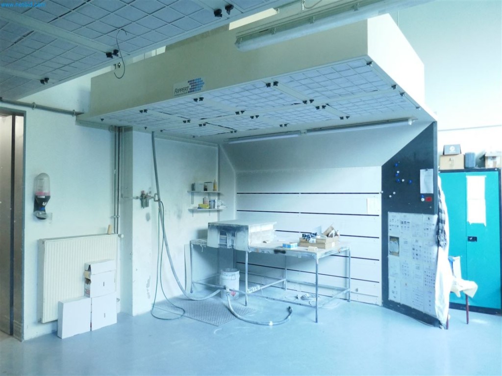 Maschinen, Warenvorräte, Lagertechnik u. Designmöbel eines Möbelherstellers-1