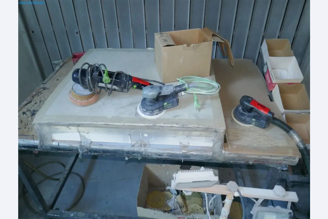 Machines, inventarissen, opbergtechniek en designmeubels van een meubelfabrikant-2