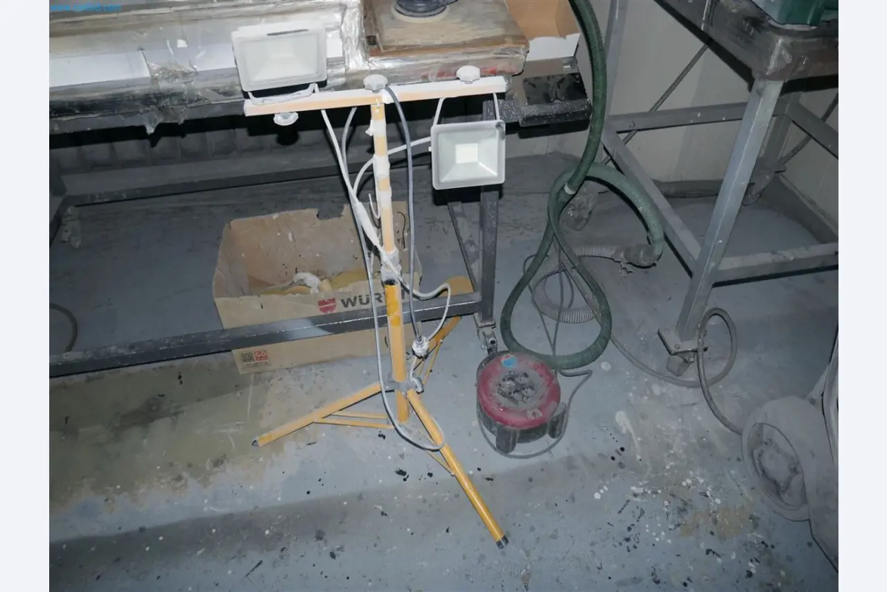 Machines, inventarissen, opbergtechniek en designmeubels van een meubelfabrikant-3