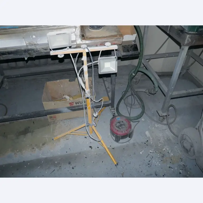 Machines, inventarissen, opbergtechniek en designmeubels van een meubelfabrikant-3