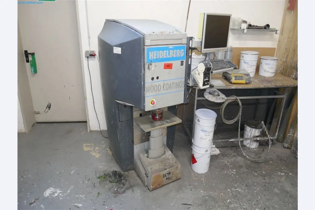 Machines, inventarissen, opbergtechniek en designmeubels van een meubelfabrikant-2