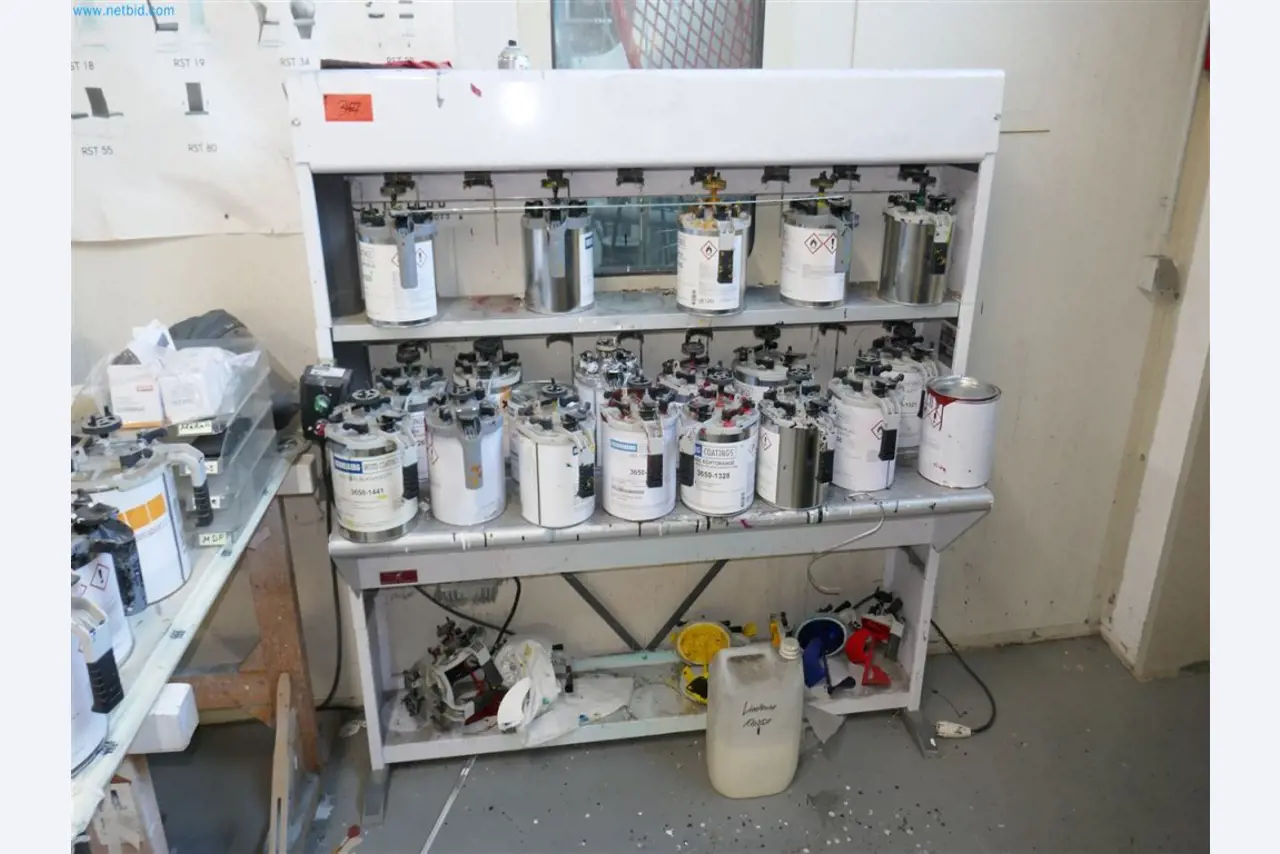 Machines, inventarissen, opbergtechniek en designmeubels van een meubelfabrikant-5