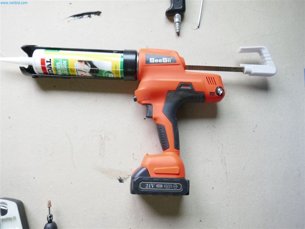 Maschinen, Warenvorräte, Lagertechnik u. Designmöbel eines Möbelherstellers-2