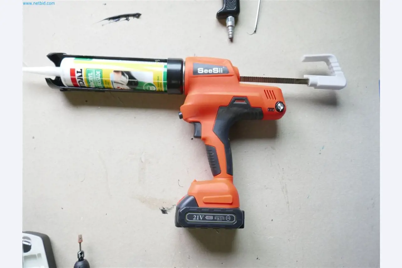 Maschinen, Warenvorräte, Lagertechnik u. Designmöbel eines Möbelherstellers-2