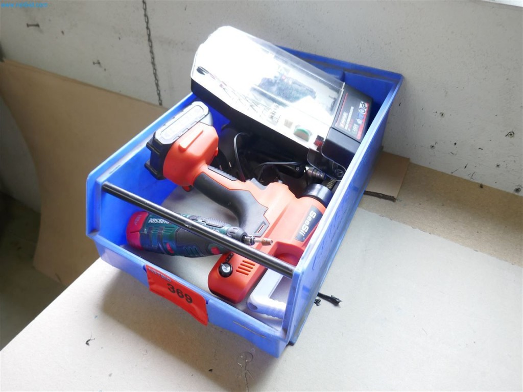 Maschinen, Warenvorräte, Lagertechnik u. Designmöbel eines Möbelherstellers-4