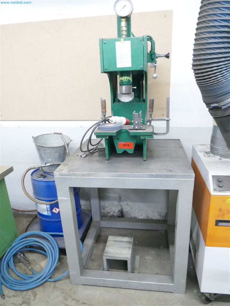 Maschinen, Warenvorräte, Lagertechnik u. Designmöbel eines Möbelherstellers-1