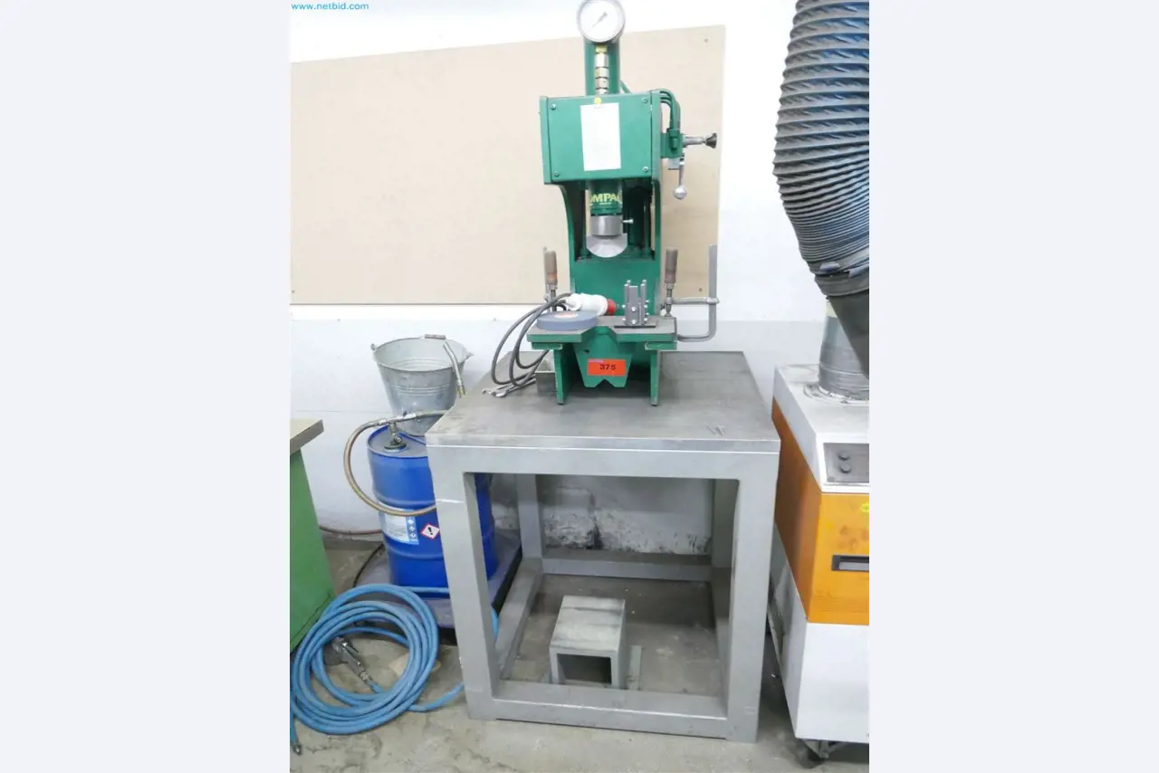 Maschinen, Warenvorräte, Lagertechnik u. Designmöbel eines Möbelherstellers-1