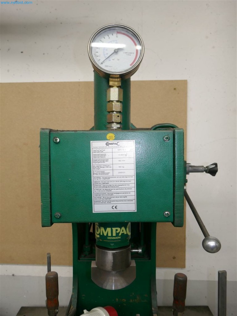 Maschinen, Warenvorräte, Lagertechnik u. Designmöbel eines Möbelherstellers-3