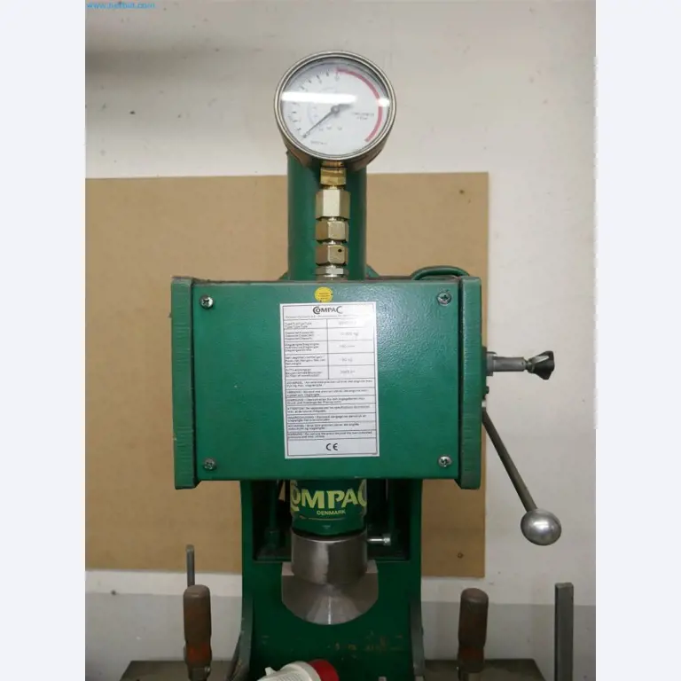 Maschinen, Warenvorräte, Lagertechnik u. Designmöbel eines Möbelherstellers-3