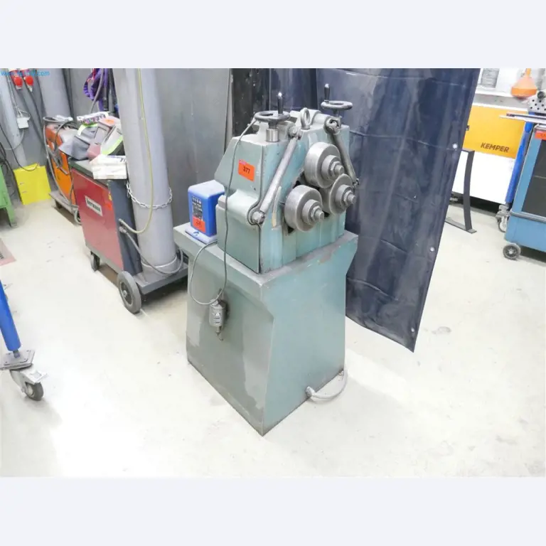 Maschinen, Warenvorräte, Lagertechnik u. Designmöbel eines Möbelherstellers-1