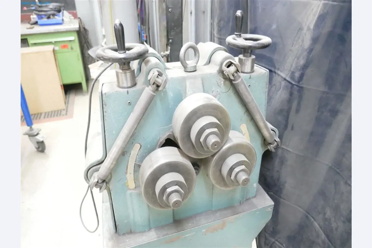 Maschinen, Warenvorräte, Lagertechnik u. Designmöbel eines Möbelherstellers-2