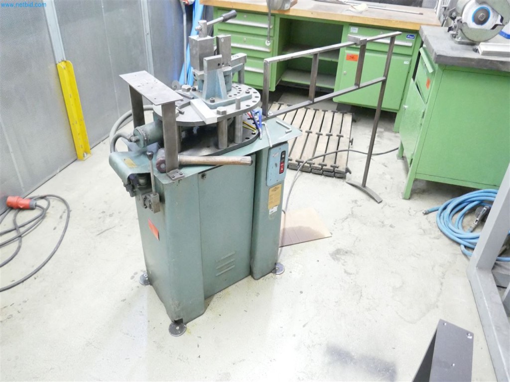 Maschinen, Warenvorräte, Lagertechnik u. Designmöbel eines Möbelherstellers-4