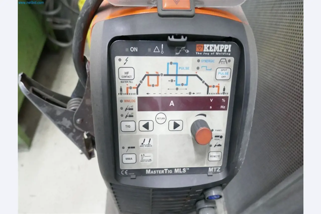 Máquinas, inventarios, tecnología de almacenamiento y muebles de diseño de un fabricante de muebles-1