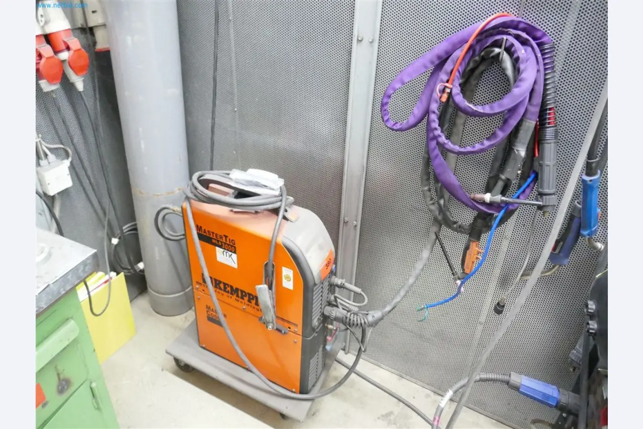 Máquinas, inventarios, tecnología de almacenamiento y muebles de diseño de un fabricante de muebles-2