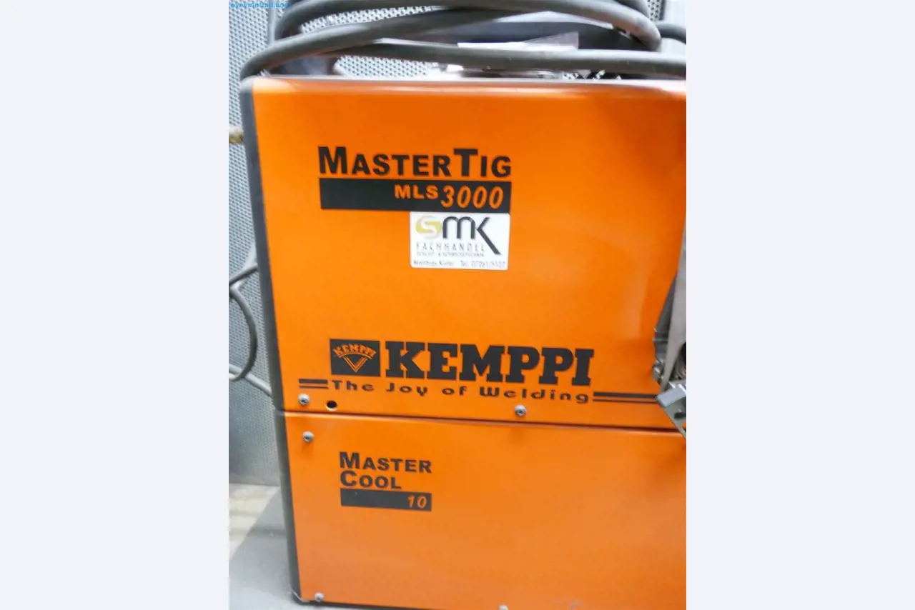 Máquinas, inventarios, tecnología de almacenamiento y muebles de diseño de un fabricante de muebles-3