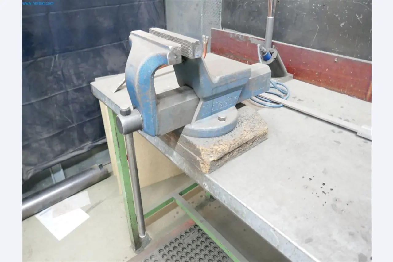 Maschinen, Warenvorräte, Lagertechnik u. Designmöbel eines Möbelherstellers-1