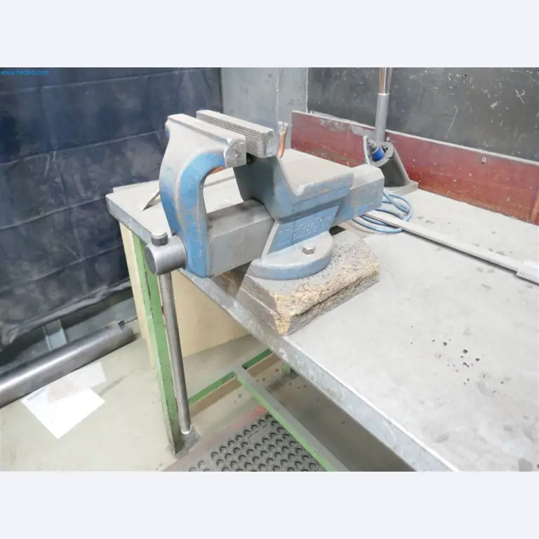 Maschinen, Warenvorräte, Lagertechnik u. Designmöbel eines Möbelherstellers-1