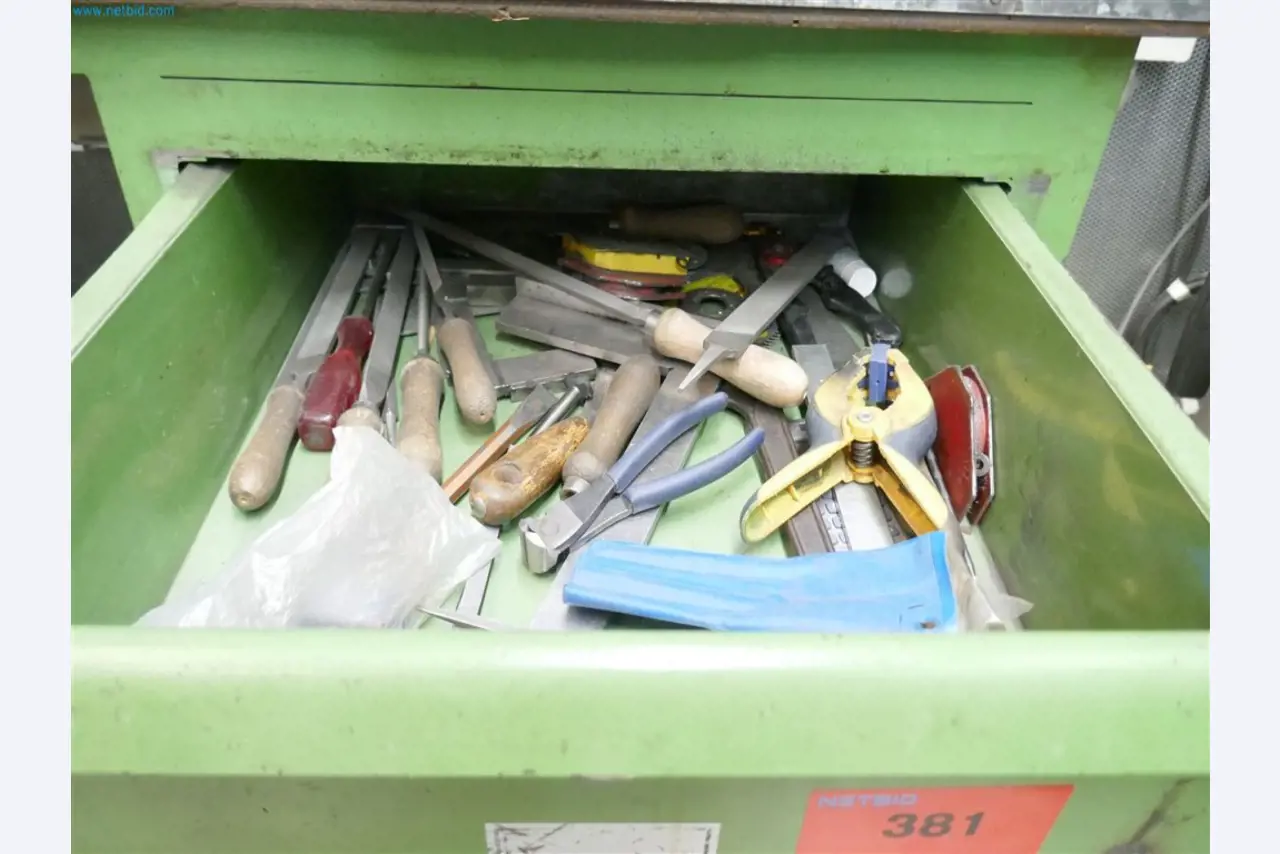 Maschinen, Warenvorräte, Lagertechnik u. Designmöbel eines Möbelherstellers-2