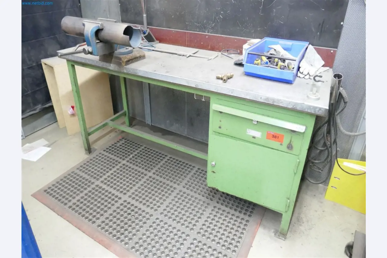 Maschinen, Warenvorräte, Lagertechnik u. Designmöbel eines Möbelherstellers-3