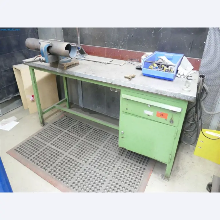 Maschinen, Warenvorräte, Lagertechnik u. Designmöbel eines Möbelherstellers-3