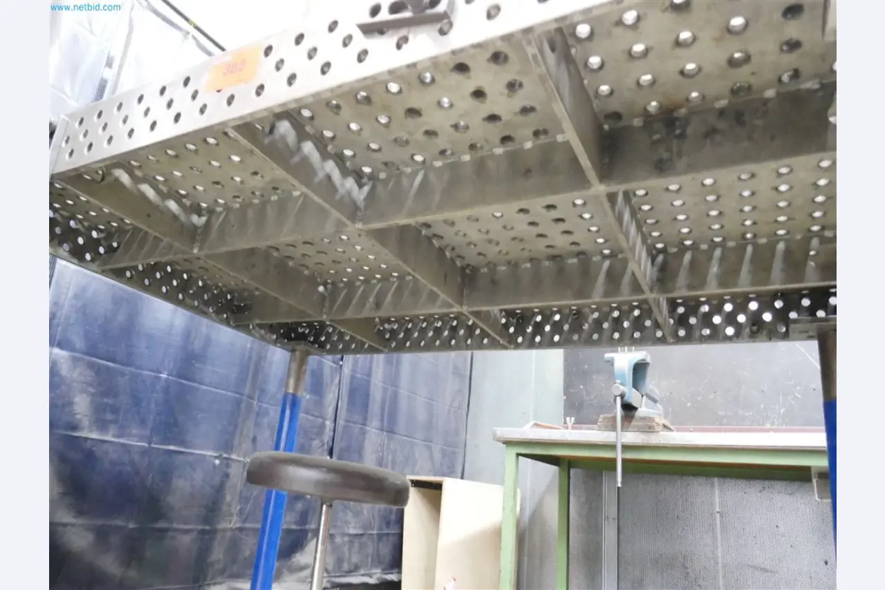 Maschinen, Warenvorräte, Lagertechnik u. Designmöbel eines Möbelherstellers-1