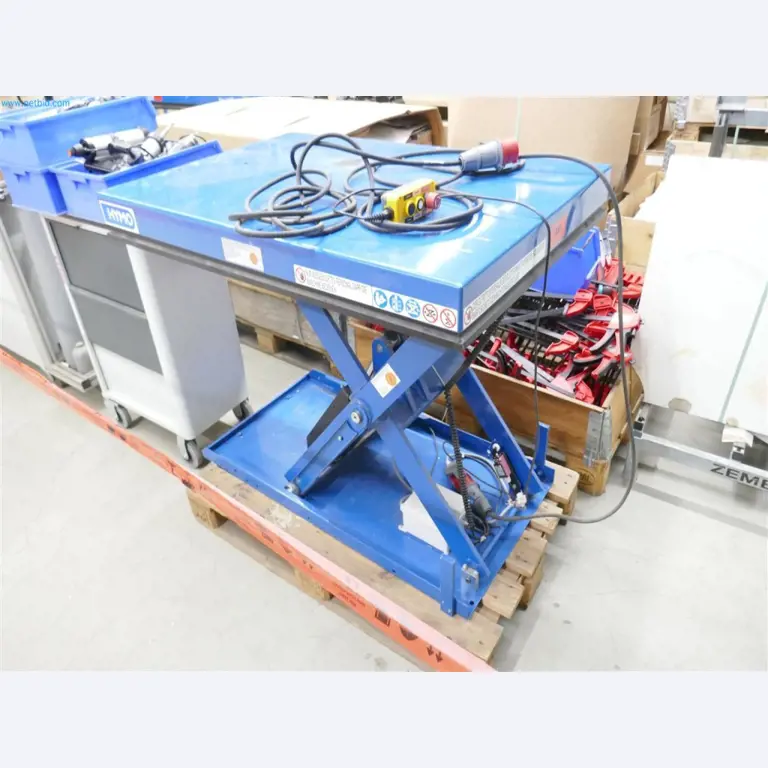 Maschinen, Warenvorräte, Lagertechnik u. Designmöbel eines Möbelherstellers-1