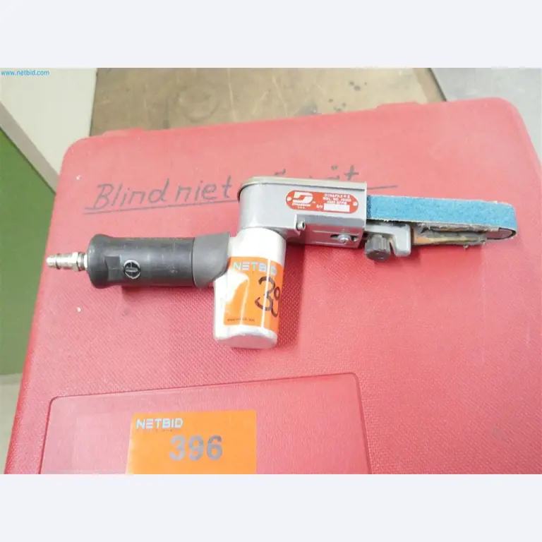 Stroje, zásoby, skladová technika a designový nábytek od výrobce nábytku-4