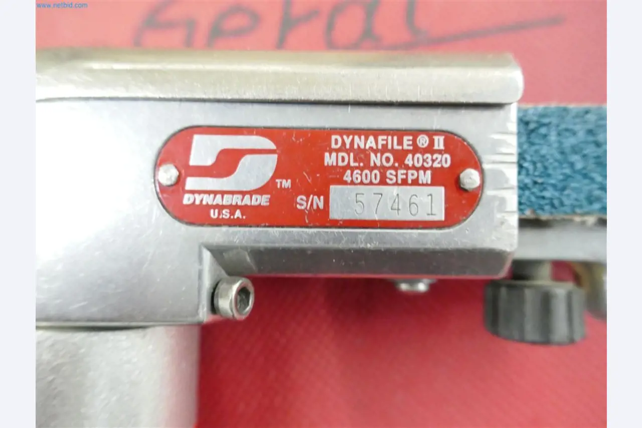 Stroje, zásoby, skladová technika a designový nábytek od výrobce nábytku-5