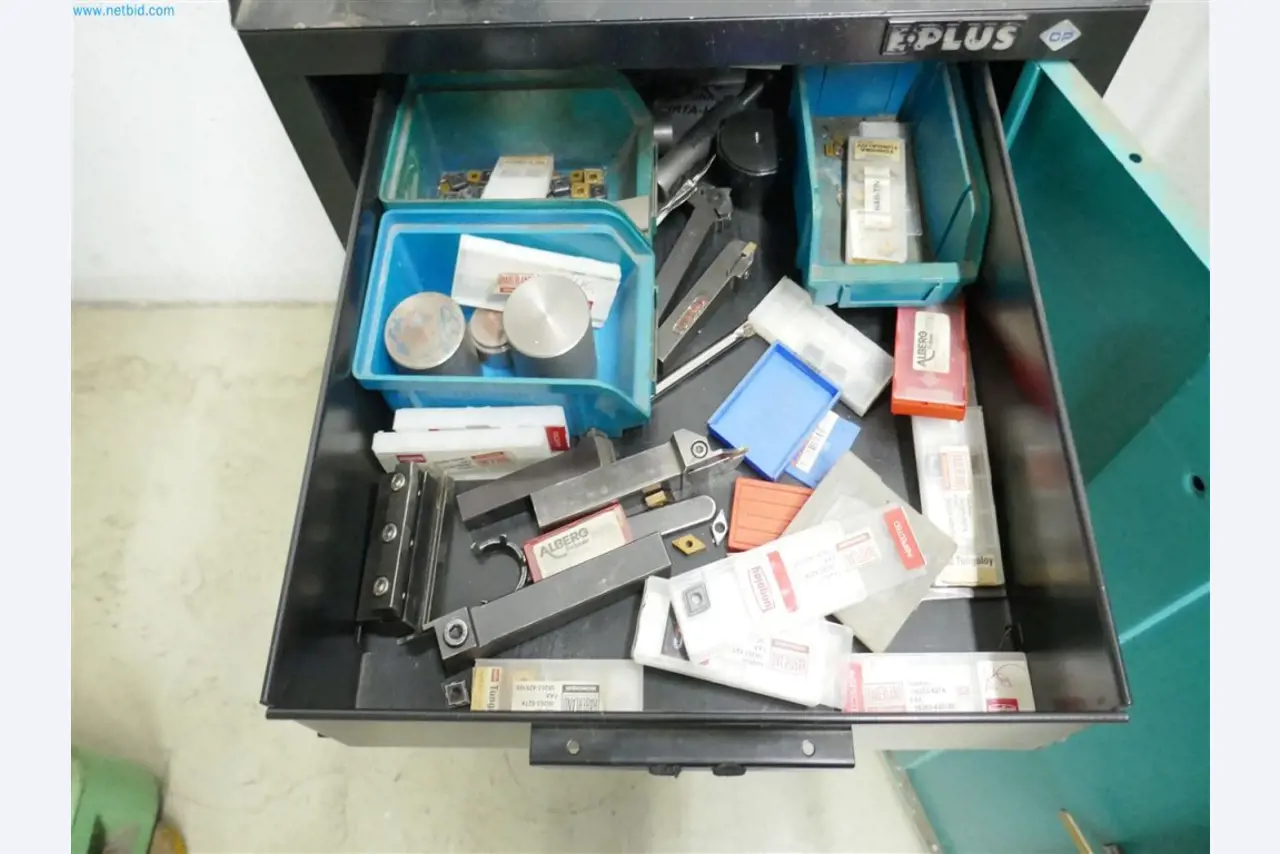 Maschinen, Warenvorräte, Lagertechnik u. Designmöbel eines Möbelherstellers-5