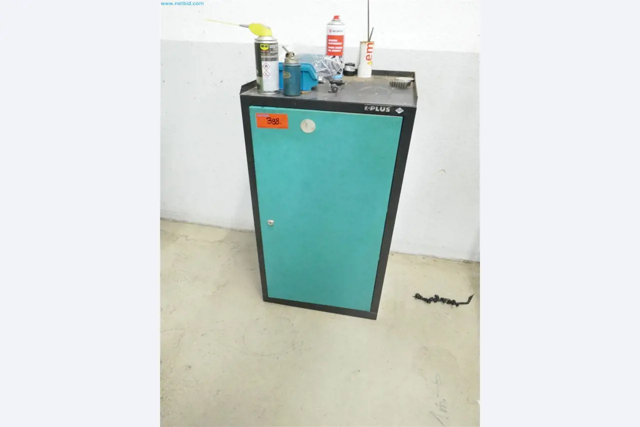 Maschinen, Warenvorräte, Lagertechnik u. Designmöbel eines Möbelherstellers-6