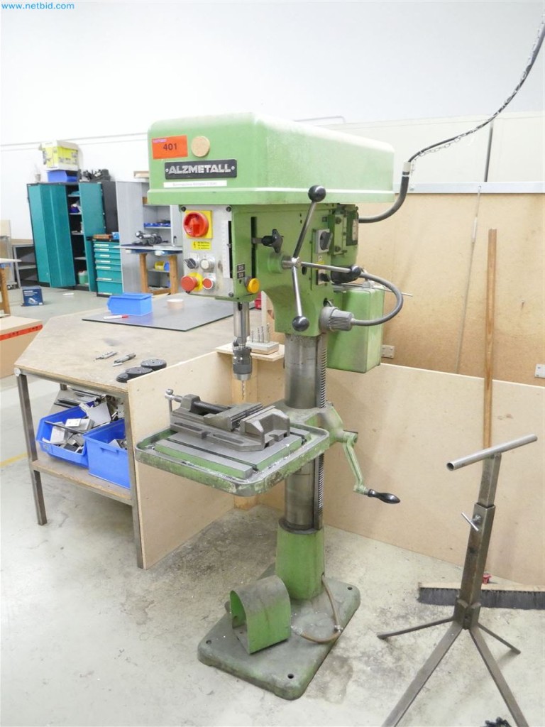 Maschinen, Warenvorräte, Lagertechnik u. Designmöbel eines Möbelherstellers-1