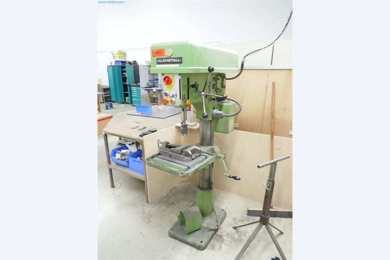 Maschinen, Warenvorräte, Lagertechnik u. Designmöbel eines Möbelherstellers-1