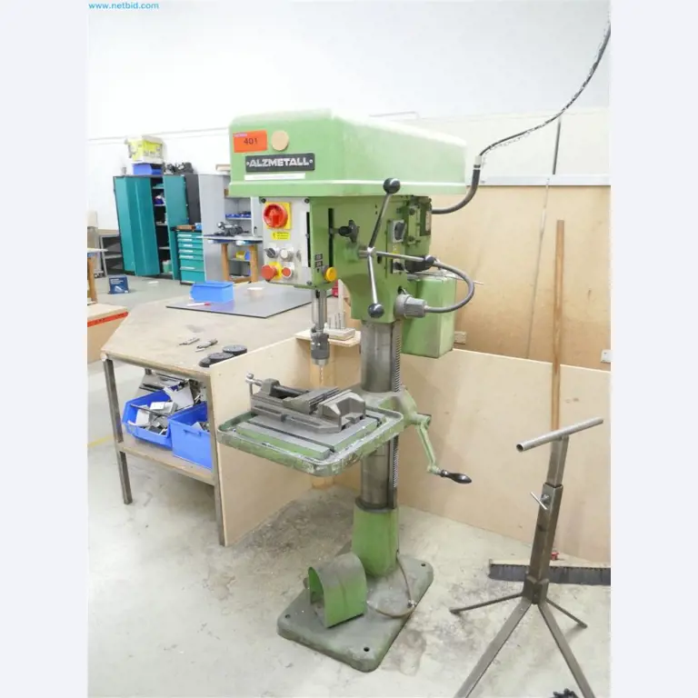 Maschinen, Warenvorräte, Lagertechnik u. Designmöbel eines Möbelherstellers-1