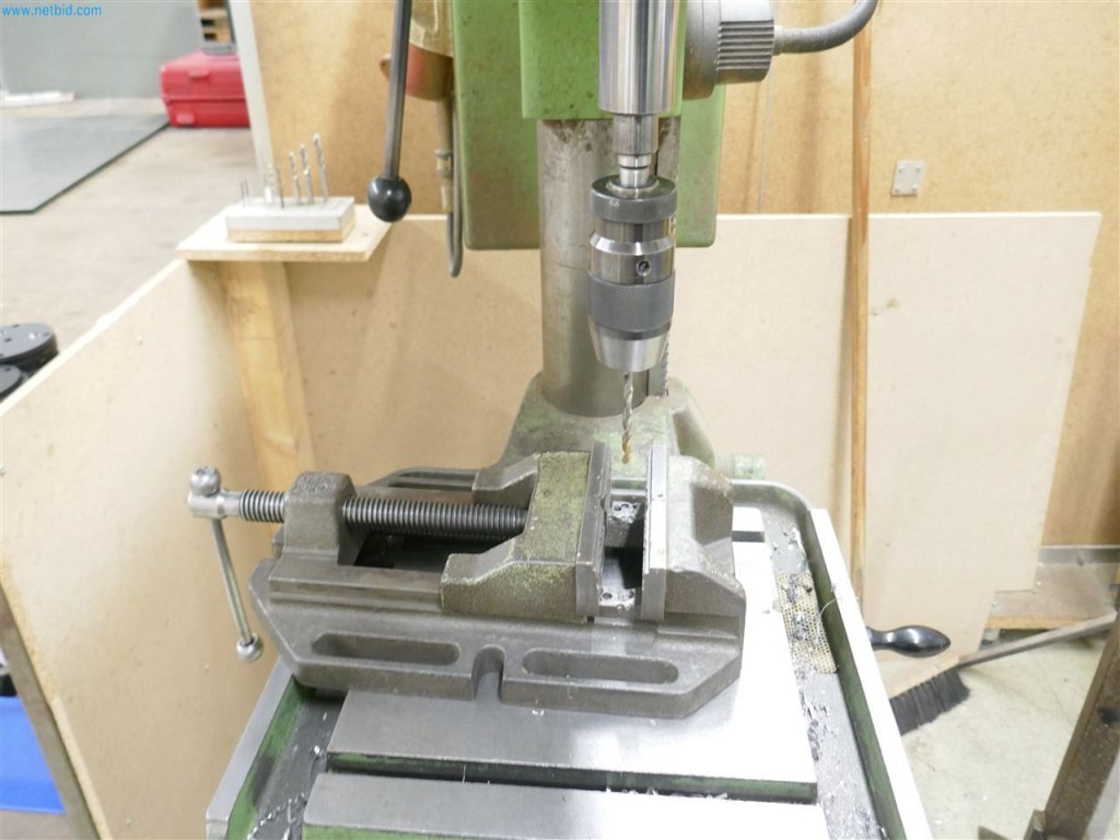 Maschinen, Warenvorräte, Lagertechnik u. Designmöbel eines Möbelherstellers-2