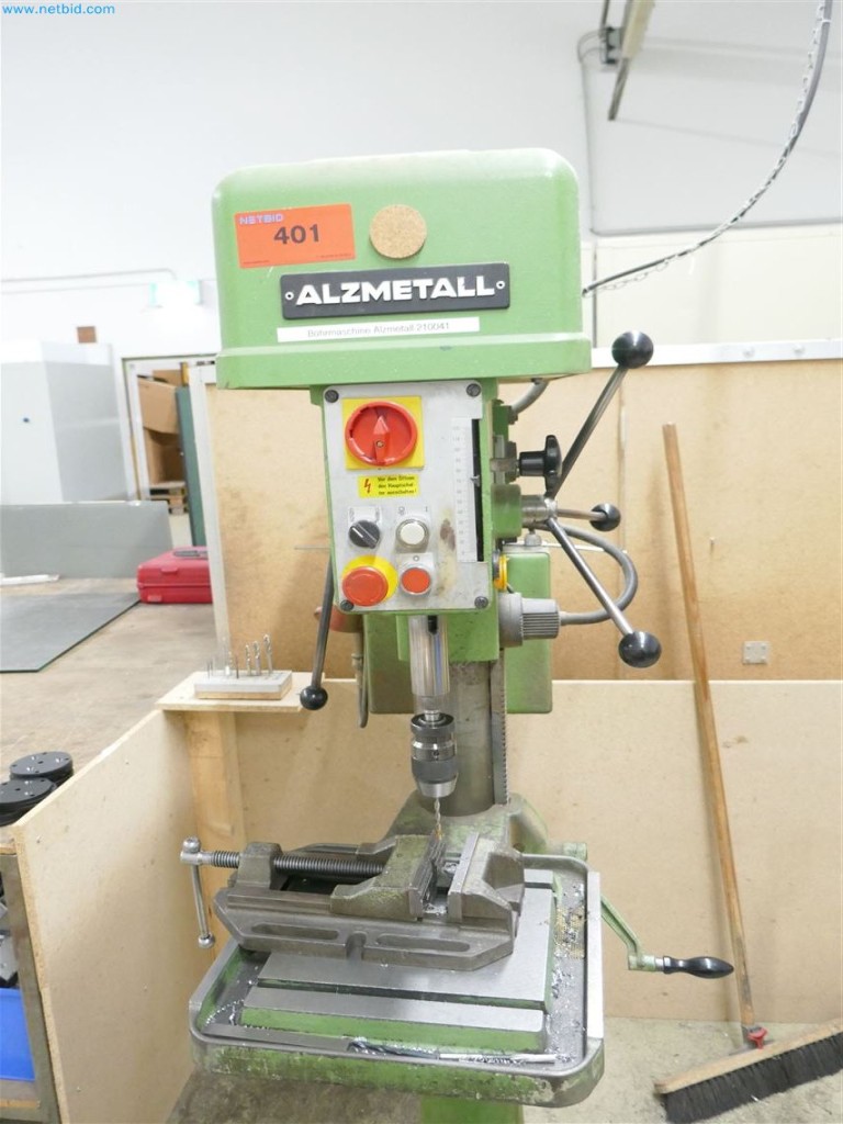 Maschinen, Warenvorräte, Lagertechnik u. Designmöbel eines Möbelherstellers-4