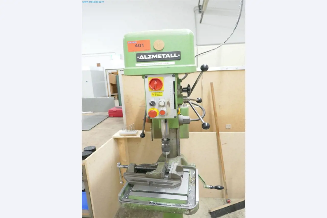 Maschinen, Warenvorräte, Lagertechnik u. Designmöbel eines Möbelherstellers-4