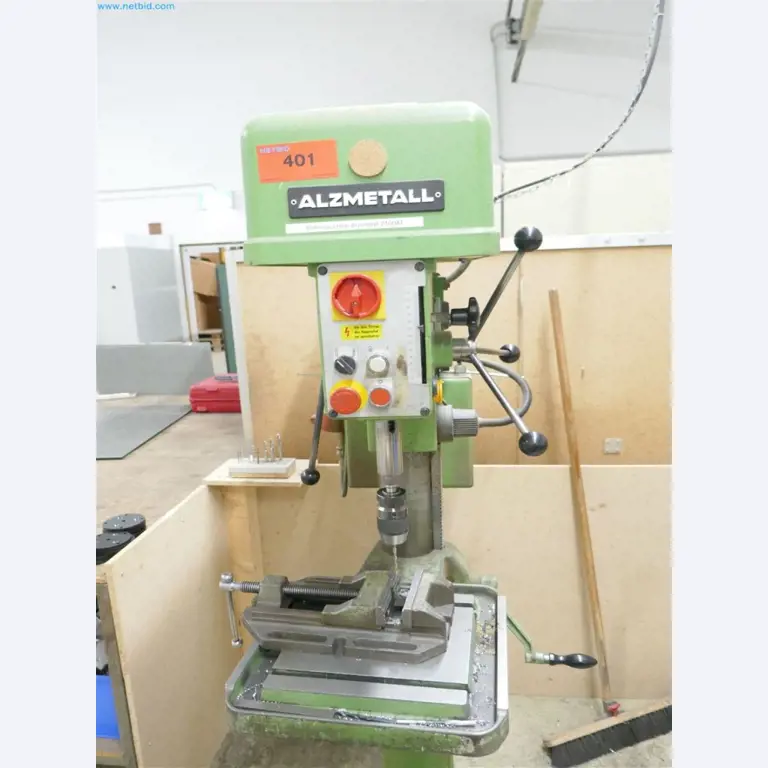 Maschinen, Warenvorräte, Lagertechnik u. Designmöbel eines Möbelherstellers-4